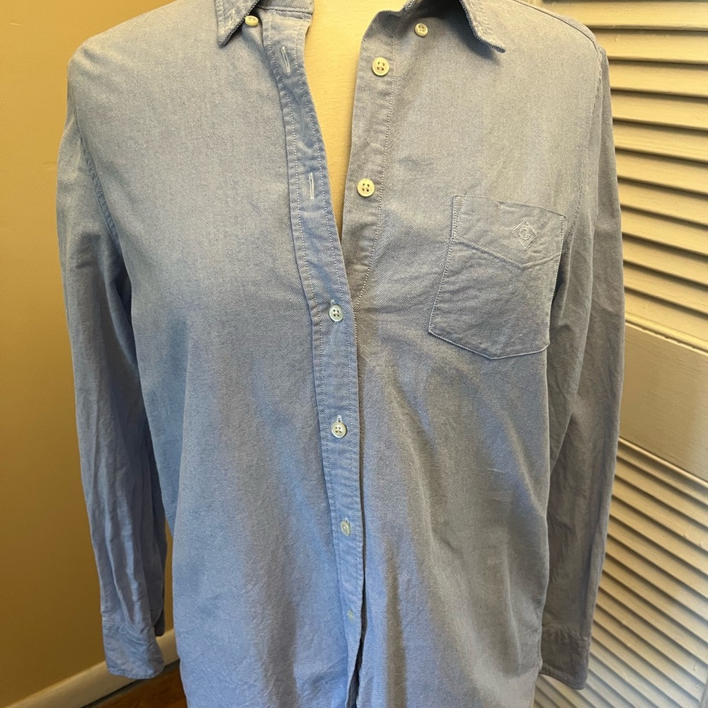 Gant women’s Sky Blue Casual Button Down Shirt. Size 10
